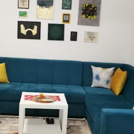 דירה And Dream House מוסטר