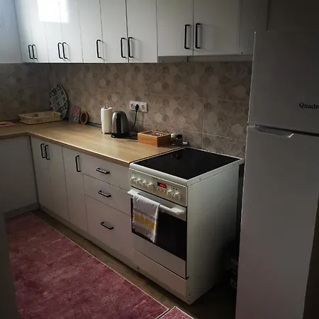 דירה And Dream House מוסטר