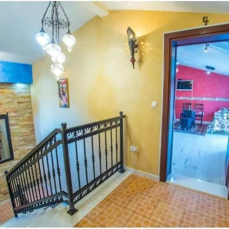 And Dream House מוסטר