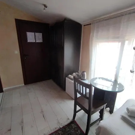 And Dream House モスタル